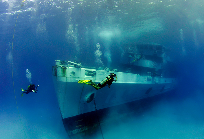 dive excursion at kittiwake shipwreck and artificial reef